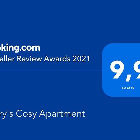 Kerry'S Cosy Apartment Vári Екстериор снимка