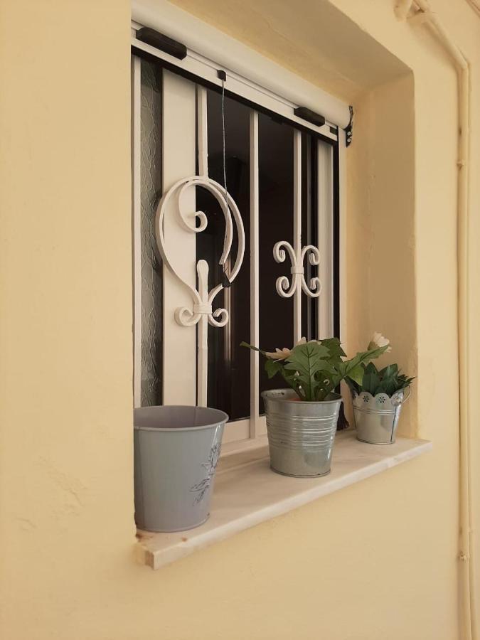 Kerry'S Cosy Apartment Vári Екстериор снимка