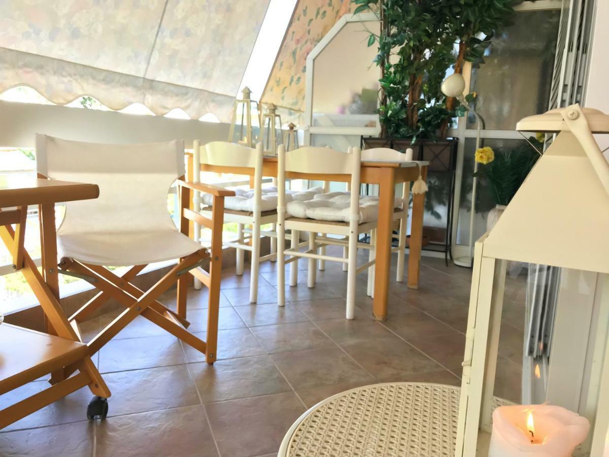 Kerry'S Cosy Apartment Vári Екстериор снимка