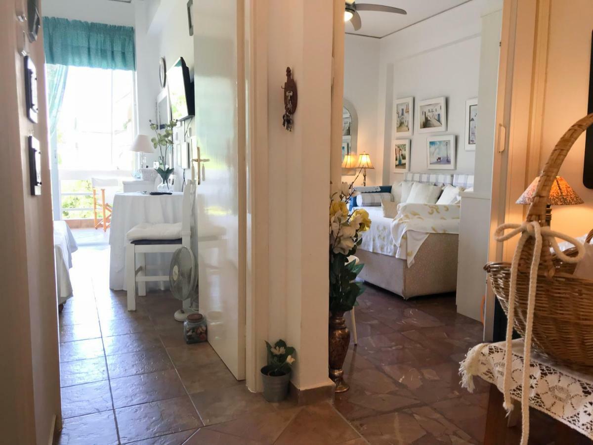 Kerry'S Cosy Apartment Vári Екстериор снимка