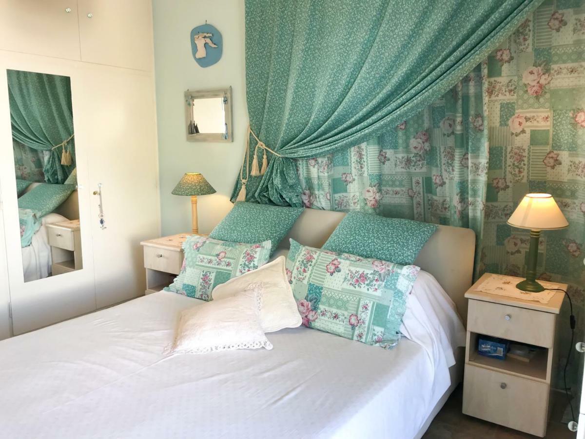 Kerry'S Cosy Apartment Vári Екстериор снимка
