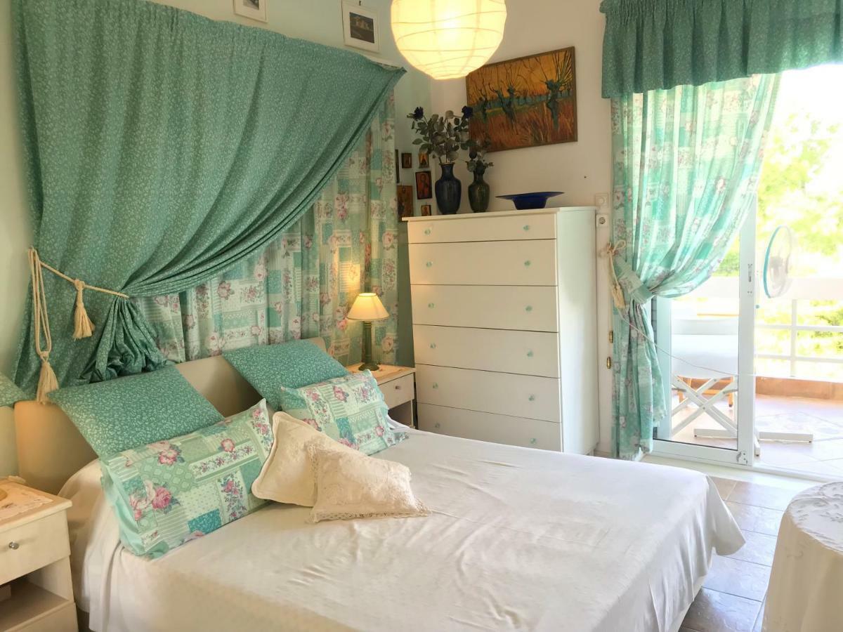 Kerry'S Cosy Apartment Vári Екстериор снимка