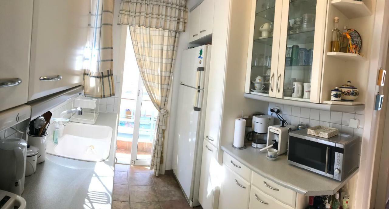 Kerry'S Cosy Apartment Vári Екстериор снимка