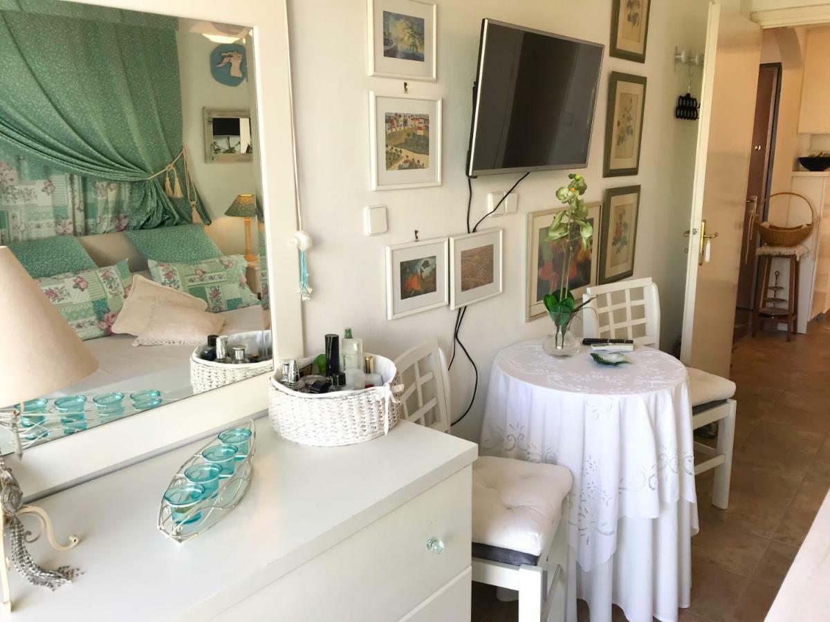 Kerry'S Cosy Apartment Vári Екстериор снимка