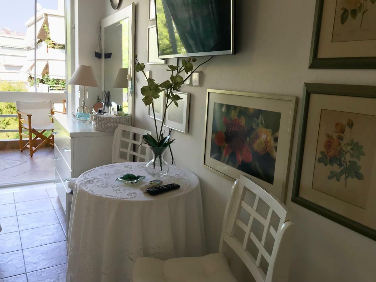 Kerry'S Cosy Apartment Vári Екстериор снимка